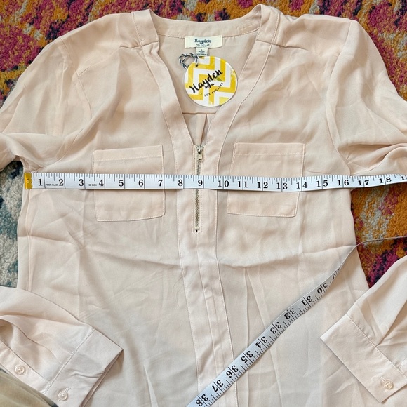 Elegant Light Pink Blouse with Zipper - Picture 2 of 5